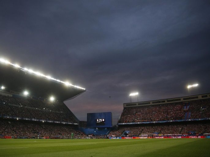 Football Soccer - Atletico Madrid v Bayern Munich - UEFA Champions League Semi Final First Leg - Vicente Calderon Stadium - 27/4/16 General view of the action Reuters / Juan Medina Livepic EDITORIAL USE ONLY.