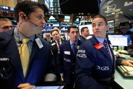 Traders work on the floor of the New York Stock Exchange (NYSE) in New York City, U.S., November 8, 2016. REUTERS/Brendan McDermid