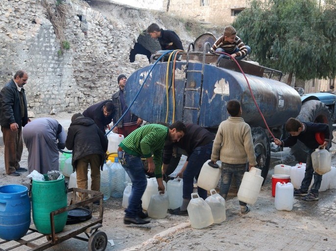 People fill drinking water into gallon jugs, in the rebel-held besieged area of Aleppo, Syria November 19, 2016. REUTERS/Abdalrhman Ismail