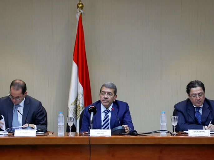 Egyptian Finance Minister Amr El-Garhy (C) speaks during a news conference at the headquarters of the Ministry of Finance in Cairo, Egypt August 4, 2016. REUTERS/Amr Abdallah Dalsh