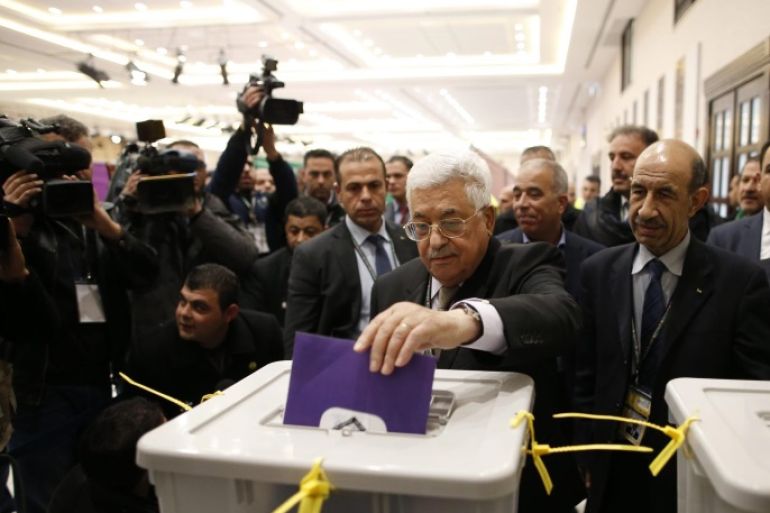 Palestinian President Mahmoud Abbas (C) casts his vote at the Muqataa, the Palestinian Authority headquarters, in the West Bank city of Ramallah, 03 December 2016. The 7th Fatah Congress elected Palestinian President Mahmoud Abbas as head of the Fatah Party, and is expected to elect members of its Central Committee.