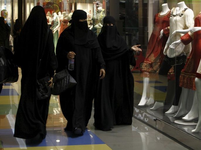 Saudi women shop at Al-Hayatt mall in Riyadh February 15, 2012. REUTERS/Fahad Shadeed/File Photo