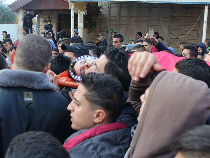 فلسطينيون في مدينة جنين يشيعون الشهيد ساري أبو غراب (الجزيرة نت)