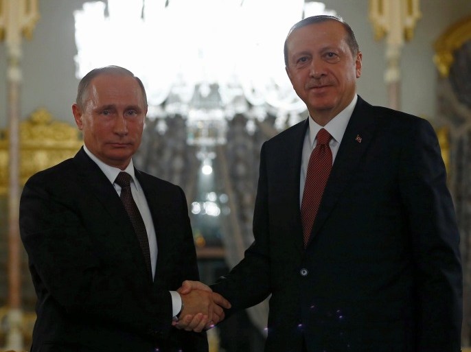 Russian President Vladimir Putin (L) shakes hands with his Turkish counterpart Tayyip Erdogan following a joint news conference in Istanbul, Turkey, October 10, 2016. REUTERS/Osman Orsal