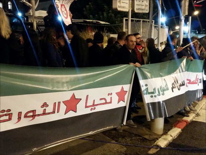 ‪وقفة تضامنية في حيفا مع أهالي حلب‬ وقفة تضامنية في حيفا مع أهالي حلب (الجزيرة نت)