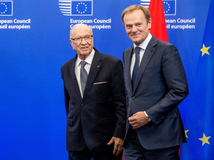 Tunisian President Beji Caid Essebsi (L) is welcomed by European Council President Donald Tusk (R) ahead of their meeting at the EU Council in Brussels, Belgium, 01 December 2016.