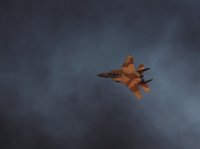 An Israeli Air Force F-15 fighter jet flies during an aerial demonstration at a graduation ceremony for Israeli airforce pilots at the Hatzerim air base in southern Israel June 30, 2016. REUTERS/Amir Cohen