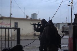 وكالة أعماق تبث لقطات من الاشتباكات التي جرت بين مقاتلي تنظيم الدولة والقوات العراقية على أطراف حي عدن شرقي الموصل.