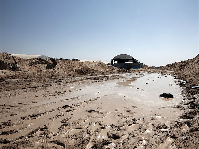 epa04938592 A puddle of water is seen next a tent above the entrance to a tunnel after Egyptian forces flooded smuggling tunnels beneath the border to the Gaza strip, in Rafah, southern Gaza Strip, 19 September 2015. The Egyptian army has begun to pump water from the Mediterranean Sea into underground smuggling tunnels connecting Sinai with the Gaza Strip, security officials and eye witnesses reported on 18 September 2015. Gaza, administered by the Islamic Hamas movement, remains under a tight blockade imposed by Israel and Egypt. EPA/MOHAMMED SABER