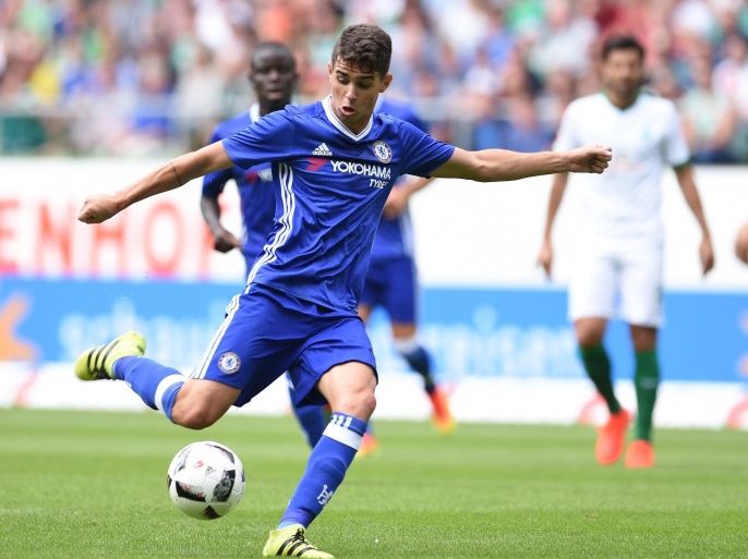 Chelsea's Oscar dos Santos Emboaba Junior scores the 2-0 lead during the test match between Werder Bremen and FC Chelsea in Bremen, Germany, 07 August 2016.