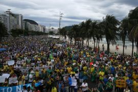Thousands gather during a protest against corruption at the Copacabana beach in Rio de Janeiro, Brazil, December 4, 2016. REUTERS/Pilar Olivares
