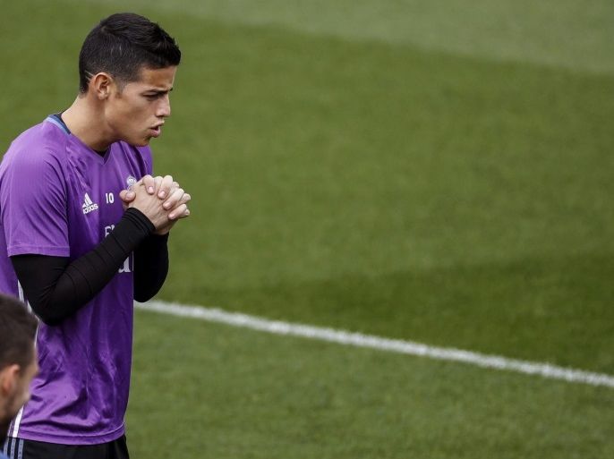 Real Madrid's Colombian midfielder James Rodriguez during a team's training session at Valdebebas sports city in Madrid, Spain, 18 November 2016. Real Madrid will face Atletico Madrid in a Spanish Primera Division soccer match the upcoming 19 November.