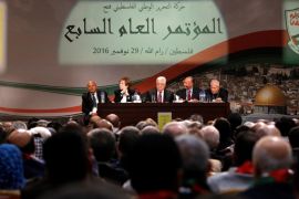 Palestinian President Mahmoud Abbas (C) attends Fatah congress in the West Bank city of Ramallah November 29, 2016. REUTERS/Mohamad Torokman