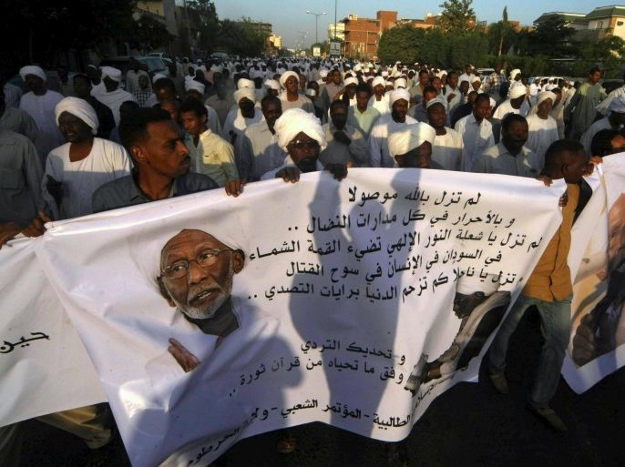 People carry banners during the funeral of Popular Congress Party (PCP) leader Hassan al-Turabi in Khartoum March 6, 2016. REUTERS/Mohamed Nureldin Abdallah