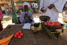 A vender counts money in Khartoum, Sudan December 2, 2016. REUTERS/Mohamed Nureldin Abdallah