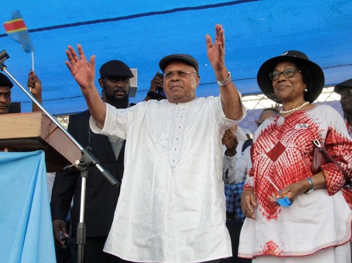 Congolese opposition leader Etienne Tshisekedi, flanked by his wife Marthe, attend a political rally in the Democratic Republic of Congo's capital Kinshasa, July 31, 2016. REUTERS/Kenny Katombe