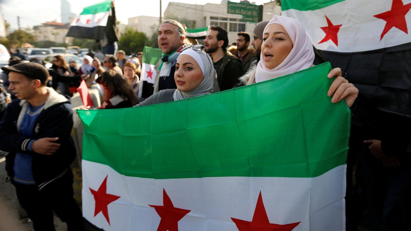 ‪جانب من مظاهرة تضامنية مع حلب في العاصمة الأردنية عمان‬ جانب من مظاهرة تضامنية مع حلب في العاصمة الأردنية عمان (رويترز)