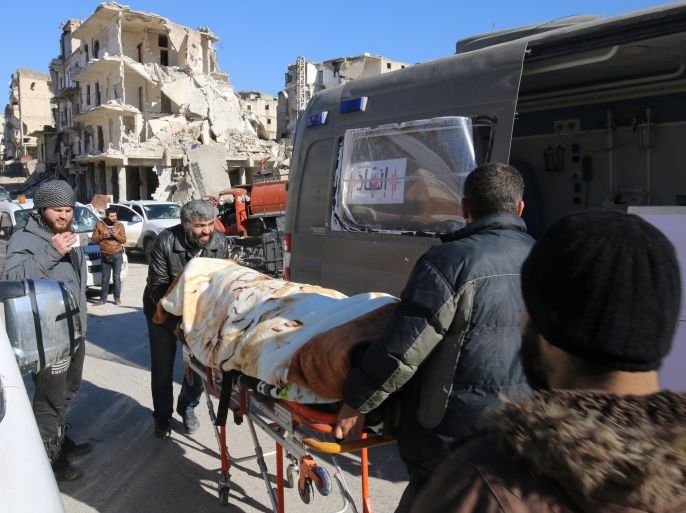 Men push an evacuee on a stretcher as vehicles wait to evacuate people from a rebel-held sector of eastern Aleppo, Syria December 15, 2016. REUTERS/Abdalrhman Ismail