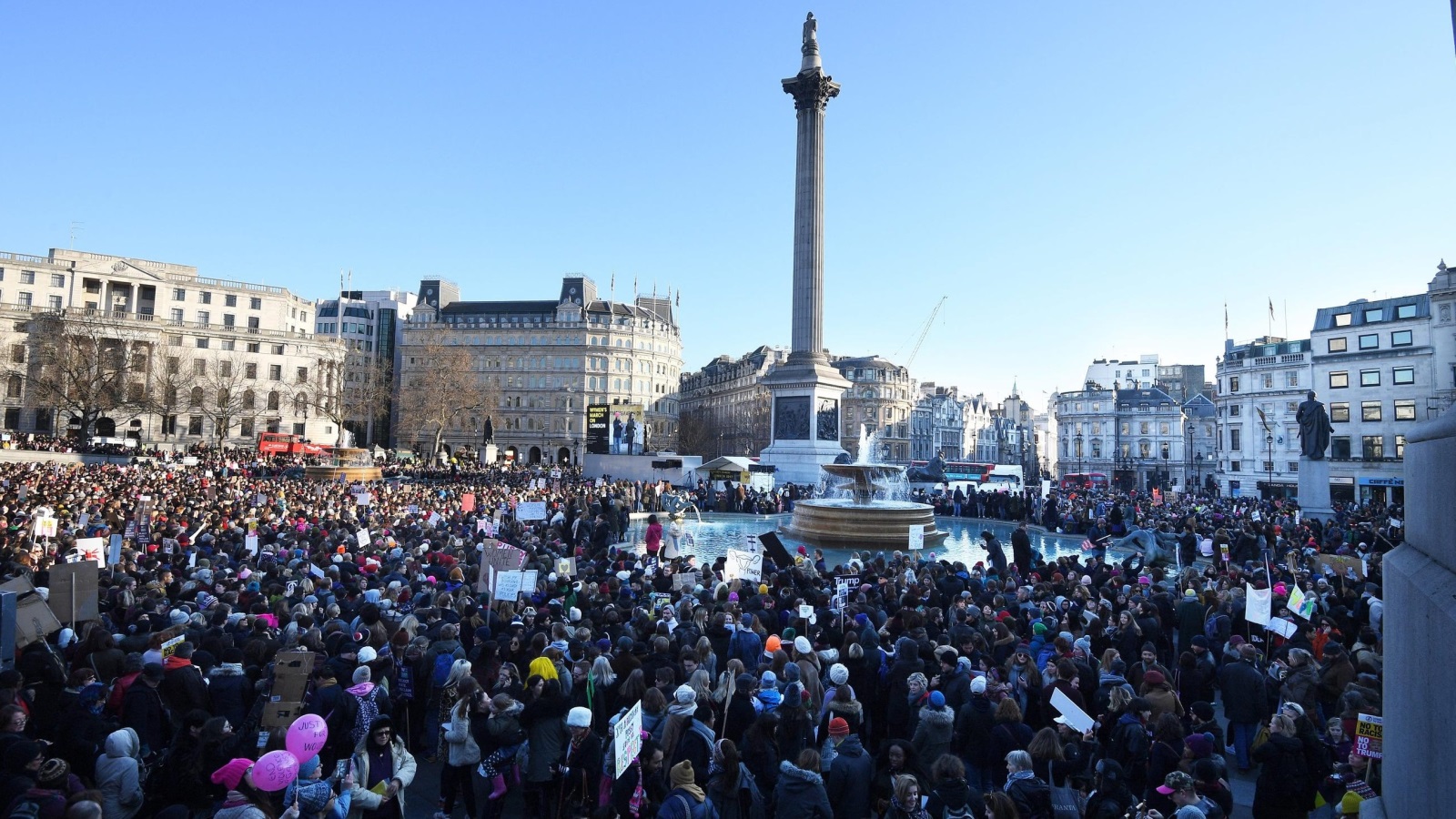 ‪آلاف البريطانيين خرجوا إلى ساحة الطرف الأغر بلندن لرفض خطاب الرئيس الأميركي الجديد‬ (الأوروبية)