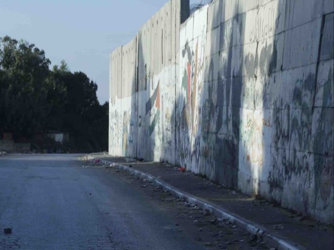 فلسطين- الضفة الغربية- ابو ديس- جانب من الجدار في ابو ديس-الجزيرة نت1