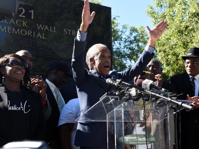 Rev. Al Sharpton raises his hands while speaking to protesters before a peaceful march honoring Terence Crutcher who was shot by Tulsa police officer Betty Shelby in Tulsa, Oklahoma, U.S. September 27, 2016. REUTERS/Nick Oxford