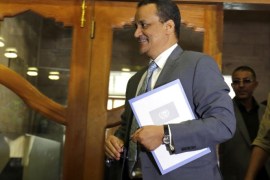 UN special envoy for Yemen Ismail Ould Cheikh Ahmed (C) arrives for a news conference before his departure Sana'a International Airport, in Sana’a, Yemen, 07 November 2016. Reports state Ahmed has presented a new roadmap calling for naming a new vice president after the withdrawal of the Houthi rebels from the capital and other northern provinces and handing over all heavy weapons, in a fresh attempt to end the 19-month conflict in the troubled Arab country.