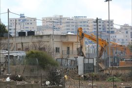 هدمت جرافات بلدية القدس مساء اليوم الاربعاء منزل المقدسي عامر عثمان عبيدو في قرية بيت حنينا شمالي مدينة القدس ، بدعوى عدم الترخيص.