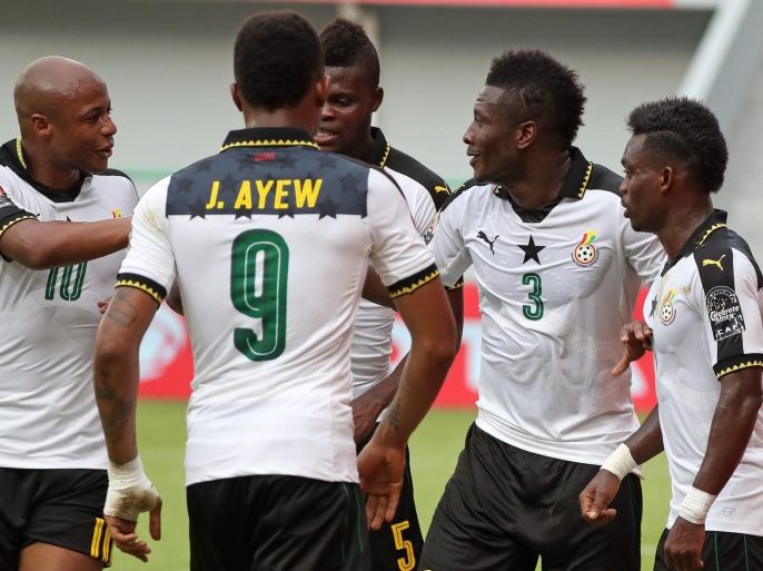 Asamoah Gyan of Ghana (2nd R) celebrates a goal with teammates during the 2017 Africa Cup of Nations Finals football match between Ghana and Mali in Port Gentil, Gabon, 21 January 2017.
