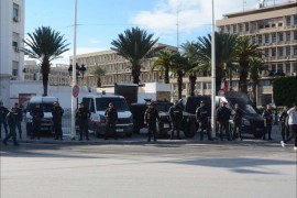 قوات أمن منتشرة قرب وزارة الداخلية التونسية/نوفمبر/تشرين الثاني 2016/قرب مقر وزارة الداخلية/العاصمة تونس