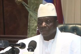 جامي يعلن تخليه عن السلطة ومغادرته غامبيا