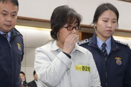 Choi Soon-sil, the woman at the centre of the South Korean political scandal and long-time friend of President Park Geun-hye, appears for her first trial at the Seoul Central District Court on January 5, 2017 in Seoul, South Korea. REUTERS/Chung Sung-Jun/Pool *** Local Caption *** Choi Soon-sil