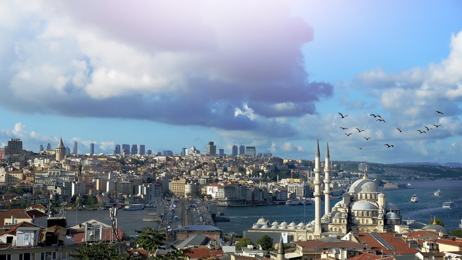 صورة أفقية لمدينة إسطنبول من زاوية مرتفعة