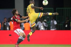 Sambou Yatabare of Mali (r) and Mohamed Elneny of Egypt (l) challenge for ball during the 2017 Africa Cup of Nations match between Mali and Egypt at the Port Gentil Stadium in Gabon on 17 January 2017.