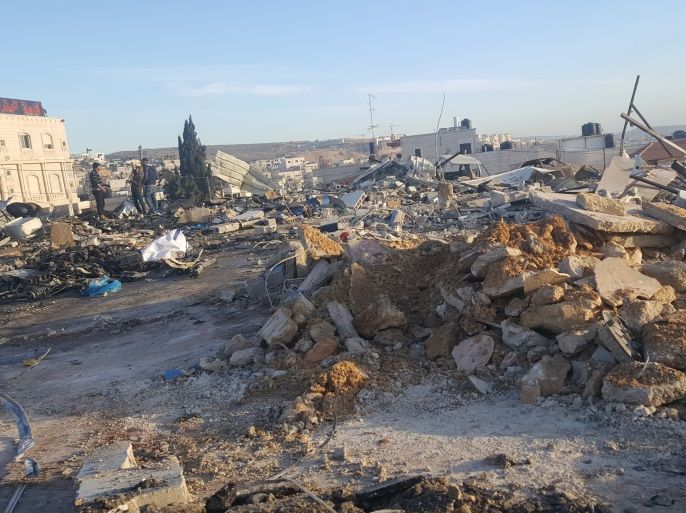 القدس- قوات الاحتلال تهدم فجر اليوم محلات تجارية في مخيم قلنديا شمالي القدس
