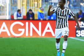 Juventus' defender Patrice Evra celebrates after scoring the 2-1 lead during the Italian Serie A soccer match between Empoli FC and Juventus FC at Carlo Castellani stadium in Empoli, Italy, 08 November 2015.