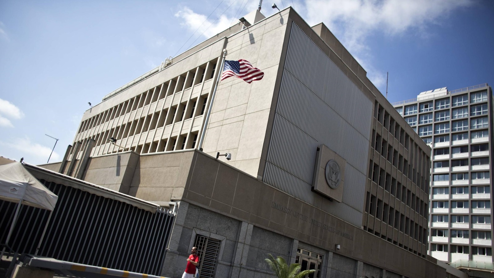 مبنى السفارة الأميركية في تل أبيب 