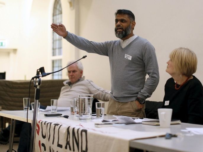 Moazzam Begg (C) speaks at the Islamophobia Conference 2015 in the Methodist Church, Nicolson Square, Edinburgh, Scotland, December 12, 2015. REUTERS/Russell Cheyne