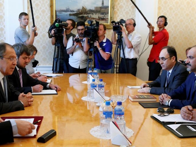 Russian Foreign Minister Sergei Lavrov (L) meets with Syrian opposition leader Ahmad Jarba (R) in Moscow, Russia, June 27, 2016. REUTERS/Maxim Shemetov