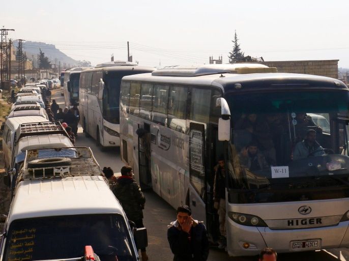 REFILE - CORRECTING BYLINE - Civilians and rebel fighters that were evacuated from the Wadi Barada valley near Damascus, after an agreement reached on Thursday between rebels and Syria's army, arrive riding buses in the rebel controlled Qalaat al-Madiq town in Hama province, Syria January 30, 2017. REUTERS/Ammar Abdullah