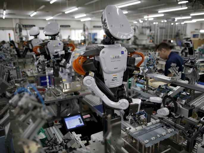 Humanoid robots work side by side with employees in the assembly line at a factory of Glory Ltd., a manufacturer of automatic change dispensers, in Kazo, north of Tokyo, Japan, July 1, 2015. REUTERS/Issei Kato/File Photo GLOBAL BUSINESS WEEK AHEAD PACKAGE Ð SEARCH ÒBUSINESS WEEK AHEAD JUNE 13Ó FOR ALL IMAGES