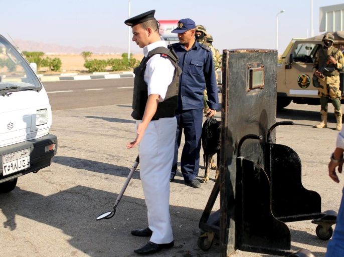 Police inspects cars going into the airport of the Red Sea resort of Sharm el-Sheikh, November 7, 2015. Egypt criticised its foreign partners on Saturday for ignoring calls to work harder to combat terrorism, after Western intelligence sources said there were signs Islamist militants may have bombed the Russian plane which crashed in Sinai. An Islamic State affiliate has claimed responsibility for the crash of the Airbus A321 operated by a Russian carrier that was bringing holidaymakers home from the Sinai Peninsula resort of Sharm al-Sheikh one week ago. All 224 people on board were killed in what the militants described as revenge for Russian air strikes against Islamist fighters in Syria. REUTERS/Asmaa Waguih