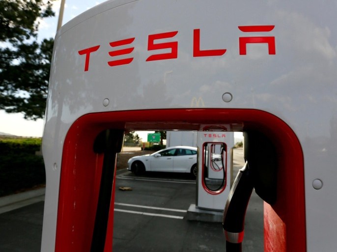 FILE PHOTO - A Tesla Model S charges at a Tesla Supercharger station in Cabazon, California, U.S. May 18, 2016. REUTERS/Sam Mircovich/File Photo