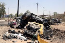 Destroyed vehicles are seen at the site of a suicide car bomb in Khalis, north of Baghdad, Iraq, July 25, 2016. REUTERS/Stringer EDITORIAL USE ONLY. NO RESALES. NO ARCHIVE. TPX IMAGES OF THE DAY