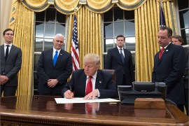 epa05736764 US President Donald J. Trump (C) signs a confirmation for Homeland Security Secretary John F. Kelly, after Trump was sworn in as the 45th President of the United States in the Oval Office at the White House in Washington, DC, USA, 20 January 2017. Trump won the 08 November 2016 election to become the next US President. EPA/KEVIN DIETSCH / POOL