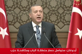 الرئيس التركي رجب طيب أردوغان يتحدث في خطاب ألقاه خلال اجتماع للمخاتير (العُمد) في أنقرة