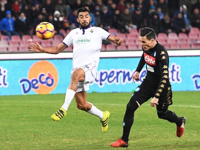 Napoli's forward Jose Callejon (R) scores the 1-0 lead during the Coppa Italia quarter final soccer match between SSC Napoli and ACF Fiorentina at San Paolo stadium in Naples, Italy, 24 January 2017.