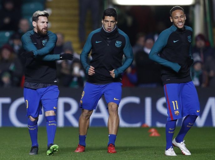 Britain Football Soccer - Celtic v FC Barcelona - UEFA Champions League Group Stage - Group C - Celtic Park, Glasgow, Scotland - 23/11/16 (L - R)Barcelona's Lionel Messi, Luis Suarez and Neymar during the warm up before the match Action Images via Reuters / Lee Smith Livepic EDITORIAL USE ONLY.