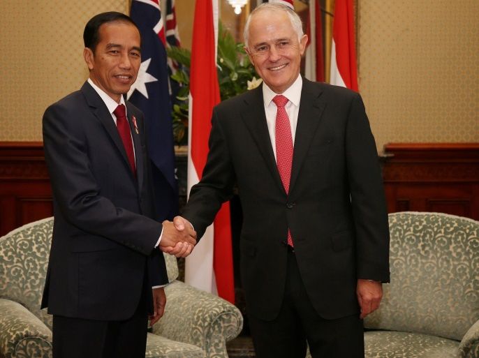 Indonesian President Joko Widodo (L) shakes hands with Australian Prime Minister Malcolm Turnbull at Admiralty House in Sydney, Australia, February 26, 2017. REUTERS/David Moir/Pool TPX IMAGES OF THE DAY