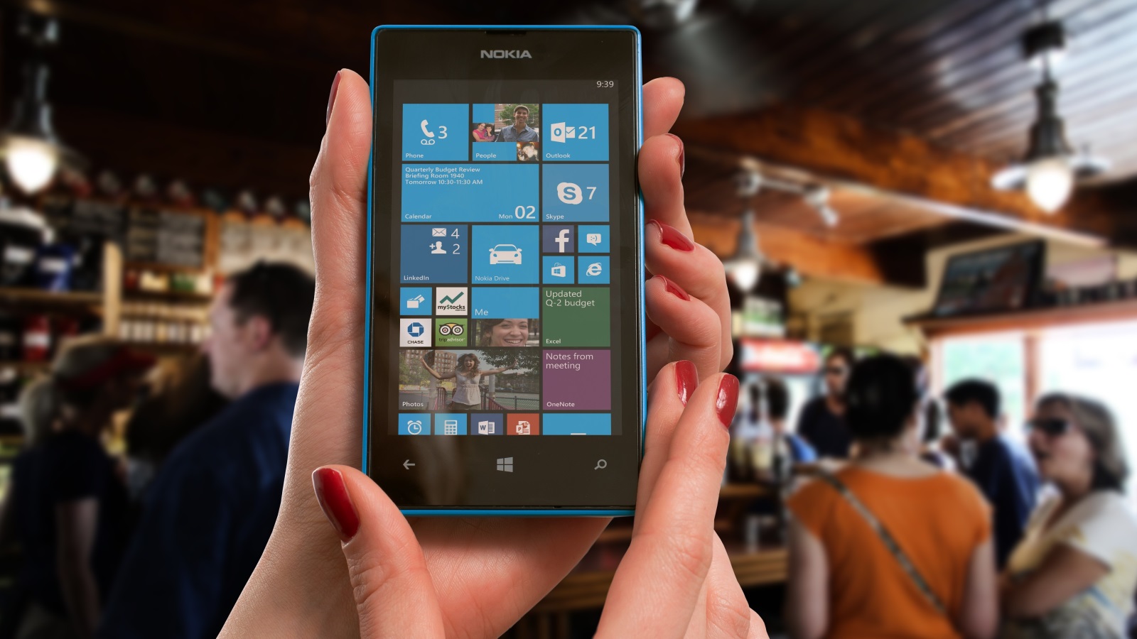 قد يكون نظام مايكروسوفت ويندوز موبايل Windows Mobile 10 هو الحل المناسب بالنسبة لبعض الشركات خصوصًا أنه يمتلك متجرًا للتطبيقات مع دعم من شركة كبيرة بحجم مايكروسوفت