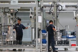 Chinese workers work on assembly line of the Audi transmission production at Volkswagen Automatic Transmission Tianjin in Tianjin, China, 22 August 2016. The new Audi transmission plant at Volkswagen Automatic Transmission Tianjin will supply seven-speed S tronic gearboxes for locally produced Audi models, starting with the new Audi A4 L.